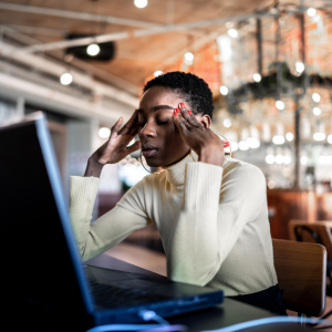 Business-woman-stressed-at-computer